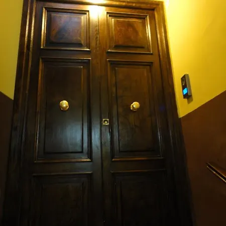 לינה וארוחת בוקר Il Campanile נאפולי