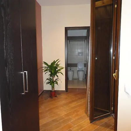 לינה וארוחת בוקר Il Campanile 2*